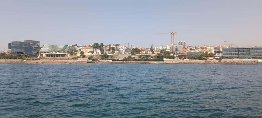Cascais Coastal Secrets: 90-Minute Cruise with Free Drinks - Who Should Book This Cascais Coastal Cruise?