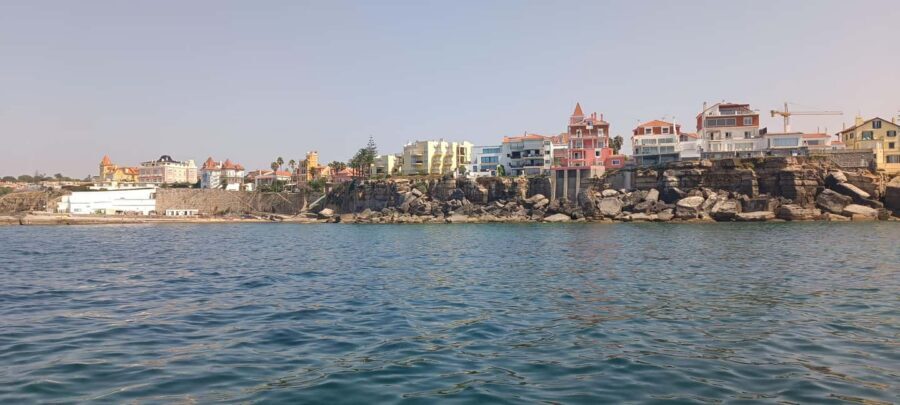 Cascais Coastal Secrets: 90-Minute Cruise with Free Drinks - Should You Book This Cascais Coastal Cruise?