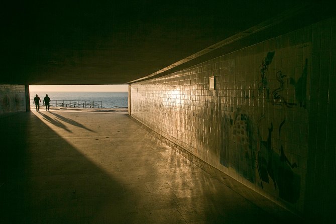 Cascais: Glamour and Decay by The Lisbon Coastline - Private Tour - Praia da Rainha: a photogenic start with immediate orientation
