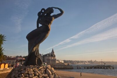 Cascais: Glamour and Decay by The Lisbon Coastline - Private Tour - Meet Luís and the photo-boosting guide