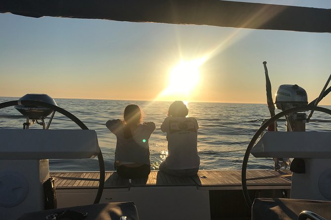 Cascais Private Luxury Sunset 2h Cruise with a drink - Your welcome drink: more than a free glass