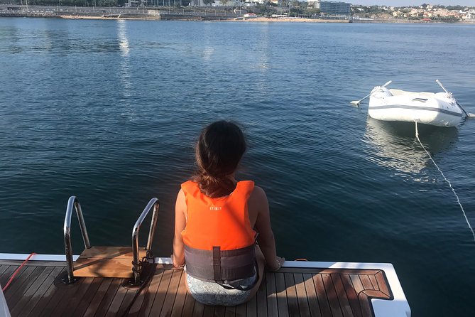 Cascais Private Sailing 2h Cruise with a drink - What you can expect on the water