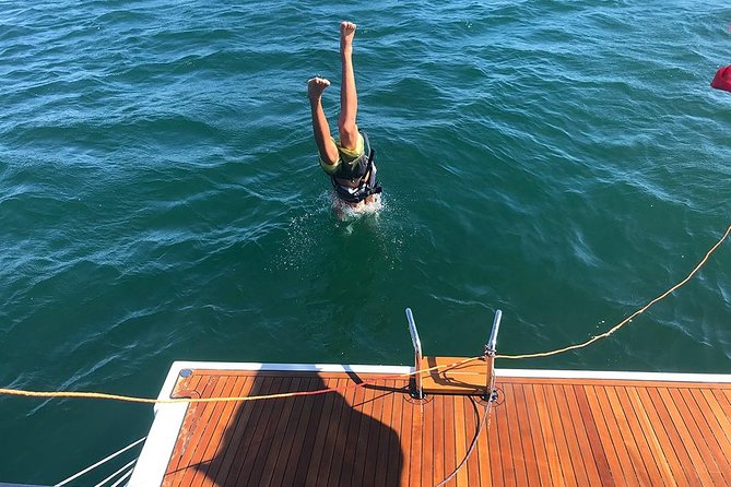 Cascais Private Sailing 2h Cruise with a drink - Morning vs afternoon: choosing the right time slot