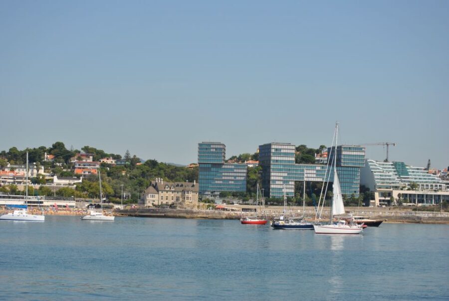 Cascais: Sailing Tour with Drink - Drinks On Board: A Welcome Drink That Keeps Things Easy