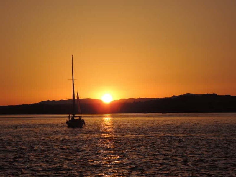 Cascais: Sunset Boat Trip with Welcome Drinks - Why this 1.5-hour Cascais sunset cruise works so well