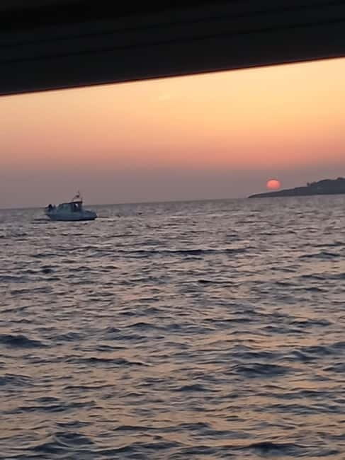 Cascais: Sunset Boat Trip with Welcome Drinks - Boca do Inferno photo stop: cliffs that look dramatic even when the sky changes