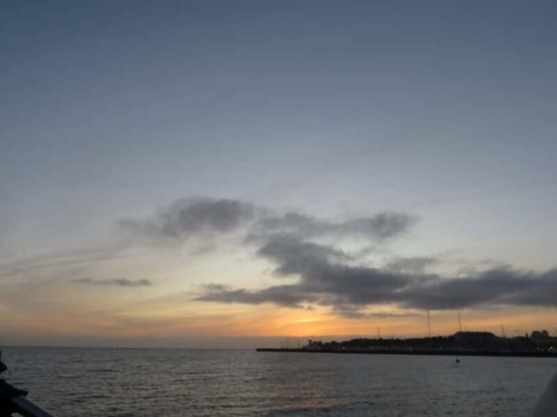 Cascais: Sunset Boat Trip with Welcome Drinks - Getting on board at Marina de Cascais (gate H)