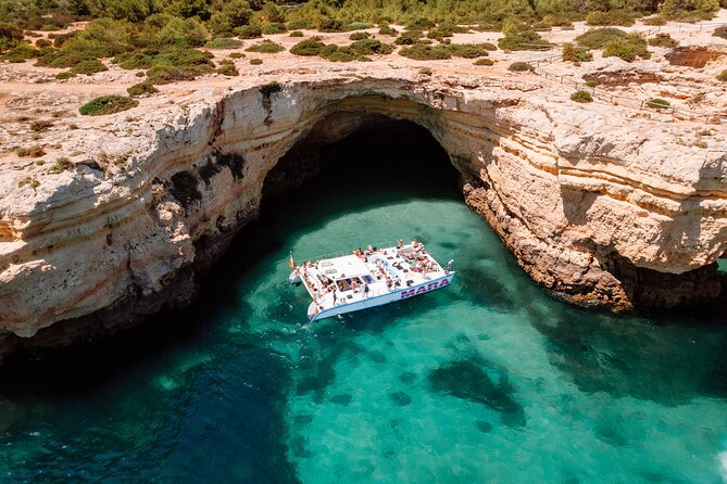 Catamaran Cruise: Caves and Coastline to Benagil - Crew and live commentary in English: how to get more out of the narration