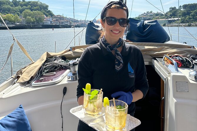 Charm cruise in Porto with wine tasting - Arrabida Bridge (1963) and the Rosa Mota Pavilion ceiling