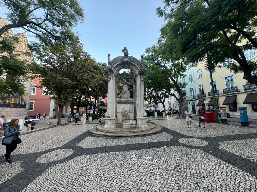 City Highlights Eco Tuk Tours - Alfama and Chafariz d’El Rei: the narrow-street finale