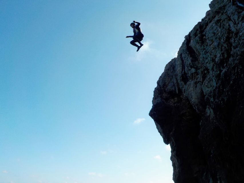 Coasteering Algarve: Cliff Jump, Swim & Climb in Sagres - Getting Ready: wetsuit fit, safety briefing, and what you’re really signing up for