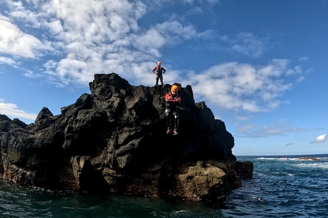 Coasteering in Caloura (Sao Miguel - Azores) - Jumping off cliffs up to 8 meters: how to choose your level