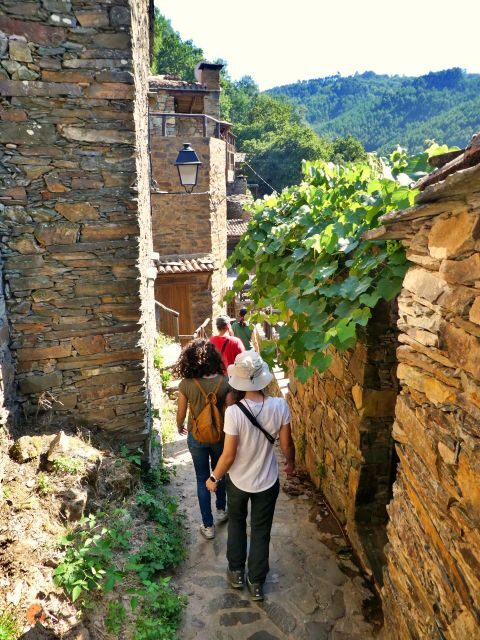 Coimbra: An adventure through the Schist Villages of Lousã - Talasnal: a photo stop that turns into a guided village walk
