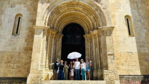 Coimbra & Aveiro Experience: From Porto All-Included - Finding Your Guide Outside Porto: The White Umbrella Moment