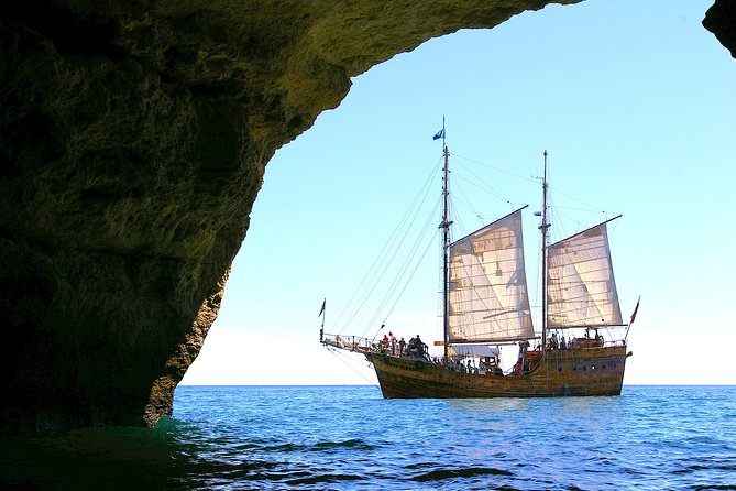 Cruise 2, Benagil - Morning - Caves 11:30H - 14:00H - The Portimão and Algarve segments: how the cruising portion works