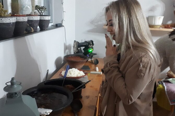 Dining Experience with local family - Alcoholic beverages and wine tips: how the drinks fit the meal
