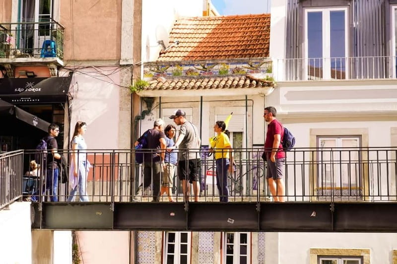 Discover Alfama with the Exterior View of São Jorge Castle - Rossio Square start: getting your bearings fast in 150 minutes