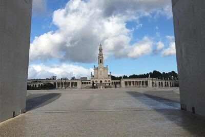 Divine Fátima Full Day Private Tour from Lisbon - Lisbon pickup, Magnificat Tours, and the ride that sets the pace