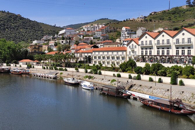 DOURO TOURS - Premium Tour - Lunch in Pinhão: what’s included and what that means for your day