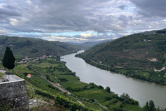Douro Valley Exclusive and Sustainable Experience from Porto - Miradouro de São Leonardo de Galafura: The 360° View Stop That Just Works