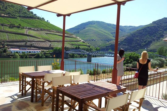 Douro Valley: Historical Sites, Wine Experience, Lunch & Cruise - Lunch in the Douro: what included really means (and what to request)
