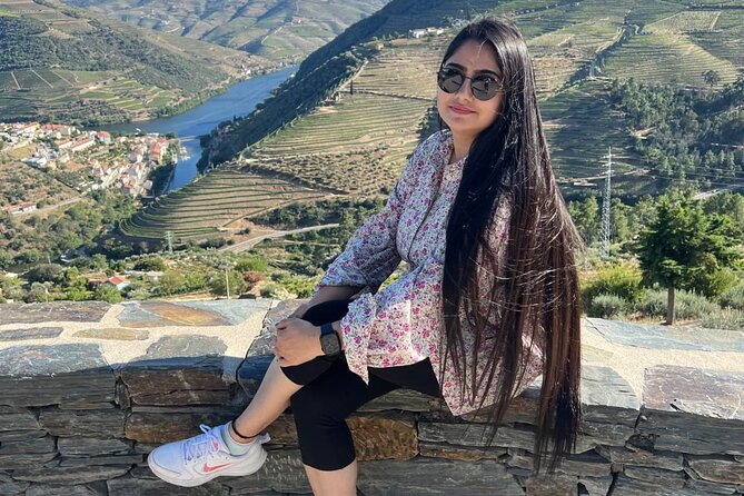 Douro Valley Luxury Wine Tour: 3 Estates, Cruise & Gourmet Dining - Pinhão Free Time and the 1-Hour Douro Boat Cruise