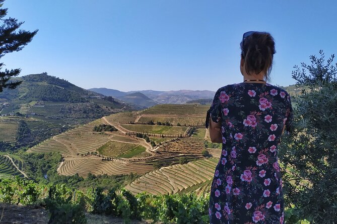 Douro Valley Prime Tour: Wine Tastings, Boat & Lunch from Porto - Small Boat Cruise on the Douro River: Relaxed and Just-Right Timing