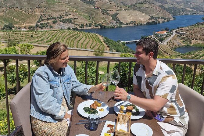 Douro Valley-Private Experience-Specialized Guide, Lunch, Boat,wineries,tastings - Stop 1: Casal de Loivos Viewpoint for quick context and great photos