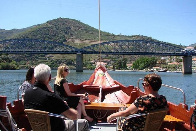 Douro Valley: private tour with lunch and wine estate all inclusive - The São Leonardo viewpoint: photos plus real geology