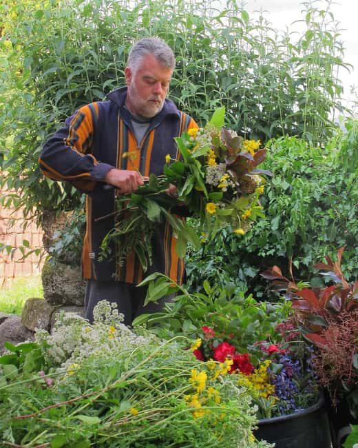 Douro Valley: Traditional Cooking Class, Farm Tour and Lunch - Start at the farmhouse with green wine and farm snacks