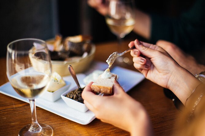 Drinks & Bites in Faro Private Tour with a Local - The guide factor: why a private host changes everything