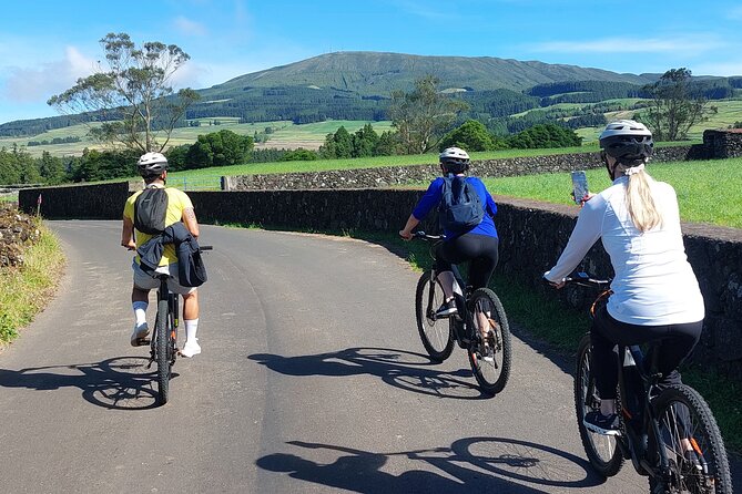 E-Bike Tour West Side | Third Island - Fishing parish stop: tradition you can see, not just read about