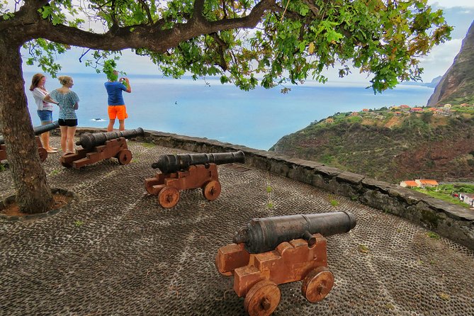 East 4x4 Santana & Peaks - Ribeiro Frio: a calmer village break in a green valley