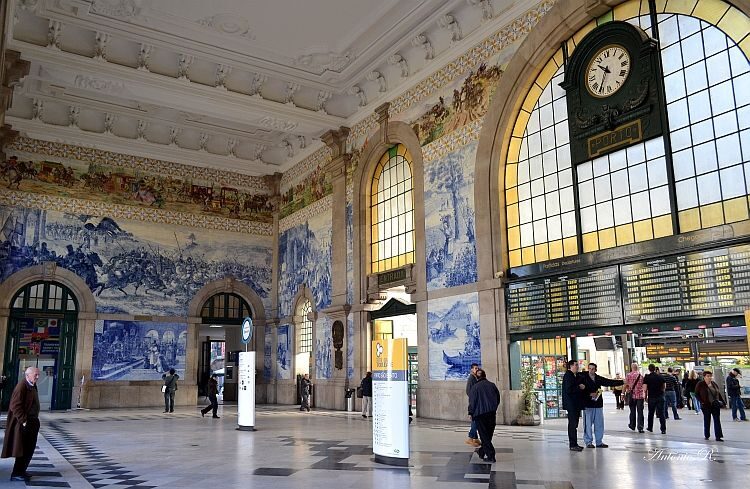 Essential Porto Walking Tour - Group vibe, languages, and why the guide style matters