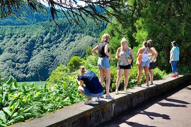 Essential San Miguel: 2 Day-Tour of Natural Wonders & Top Spots - Day 1 West São Miguel: Pineapple Glasshouses, Crater Overlooks, and Ribeira Grande