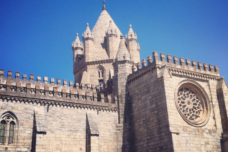Évora and Megaliths Full-Day Tour from Lisbon - Évora Cathedral and the roof view: golden plains, strong history, real effort