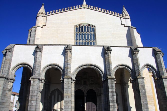 Évora and Monsaraz with Regional Wine Tasting from Lisbon - Évora’s St Francis and the Chapel of Bones: A Church That’s Not Like Any Other