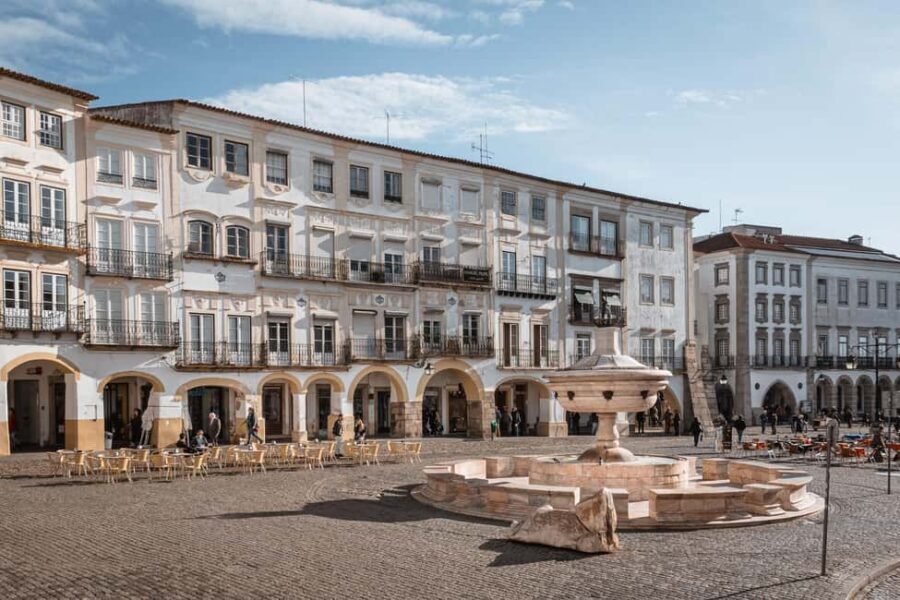 Évora: Private & Flexible Walking Tour in Historic Center - The Cathedral Area, Roman Temple, and Church of Loíos: Three Classics Close Together