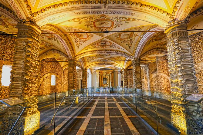 Évora: Private walking tour with tickets to main monuments - Alentejo crafts on a commerce street: souvenirs that actually look local