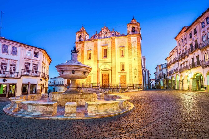 Évora: Private walking tour with tickets to main monuments - Igreja de São Francisco and the Dom Manuel complex: churches that acted like stages