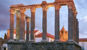 Évora: Small group walking tour with Chapel of Bones - Meeting at Palácio de Dom Manuel and getting oriented in 10 minutes