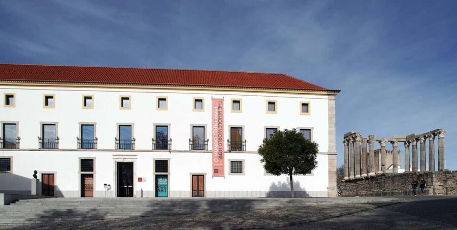 Évora: Small group walking tour with Chapel of Bones - Roman Temple time: a 30-minute chapter of Évora’s older layers