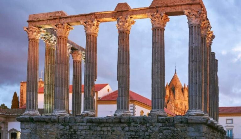 Évora: Small group walking tour with Chapel of Bones - Meeting at Palácio de Dom Manuel and getting oriented in 10 minutes