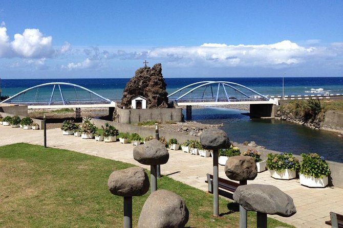 Exorbitant West Tour - Seixal’s Véu da Noiva viewpoint: small village, dramatic rock coast