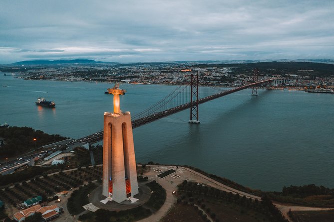 Explore Lisbon City on a private half-day tour in a van - Miradouro da Senhora do Monte: the best kind of rest stop