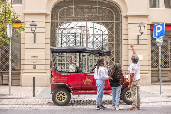 Explore Porto Aboard A Classic Tuk-Tuk tour 1h - Stop 2: São Bento Railway Station tiles you can actually understand