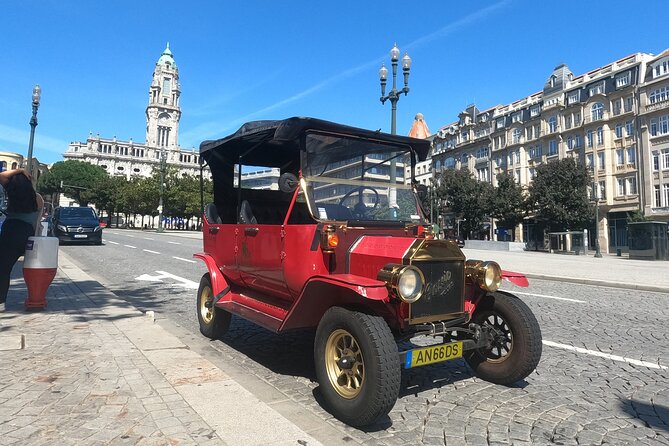 Explore Porto Aboard A Classic Tuk-Tuk tour 1h - Stop 3: Avenida dos Aliados and getting your bearings fast