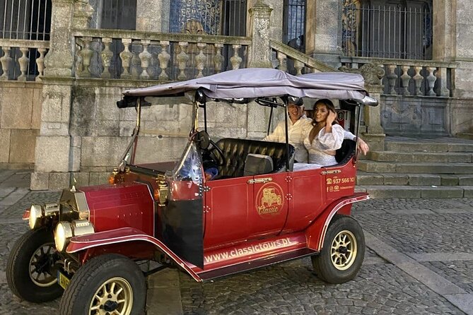 Explore Porto Aboard A Classic Tuk-Tuk tour 1h - Stop 4: Igreja dos Carmelitas and a quick story-driven church stop