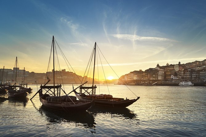 Fado Dinner Show and Night Lights Tour in Porto - Drinks, the surprise treat, and how to get the most out of the night
