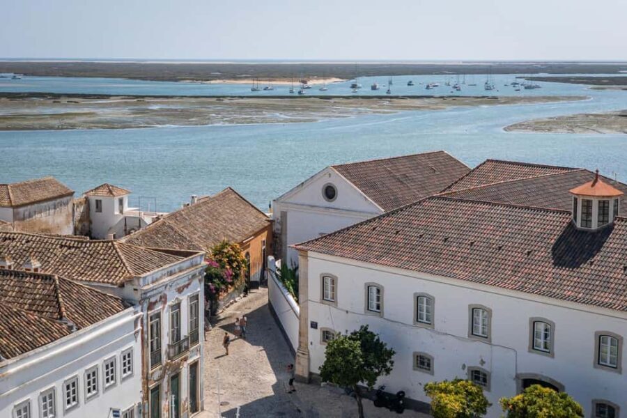 Faro: Private & Flexible Walking Tour in Historic Center - Arco da Vila back into the Old Town